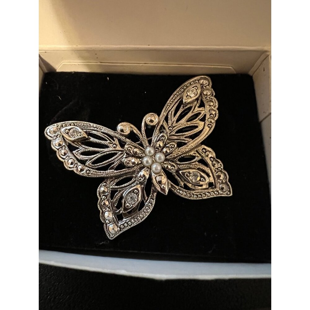 Avon Beautiful Silver Butterfly Pin Brooch w Mini Pearls - NEW